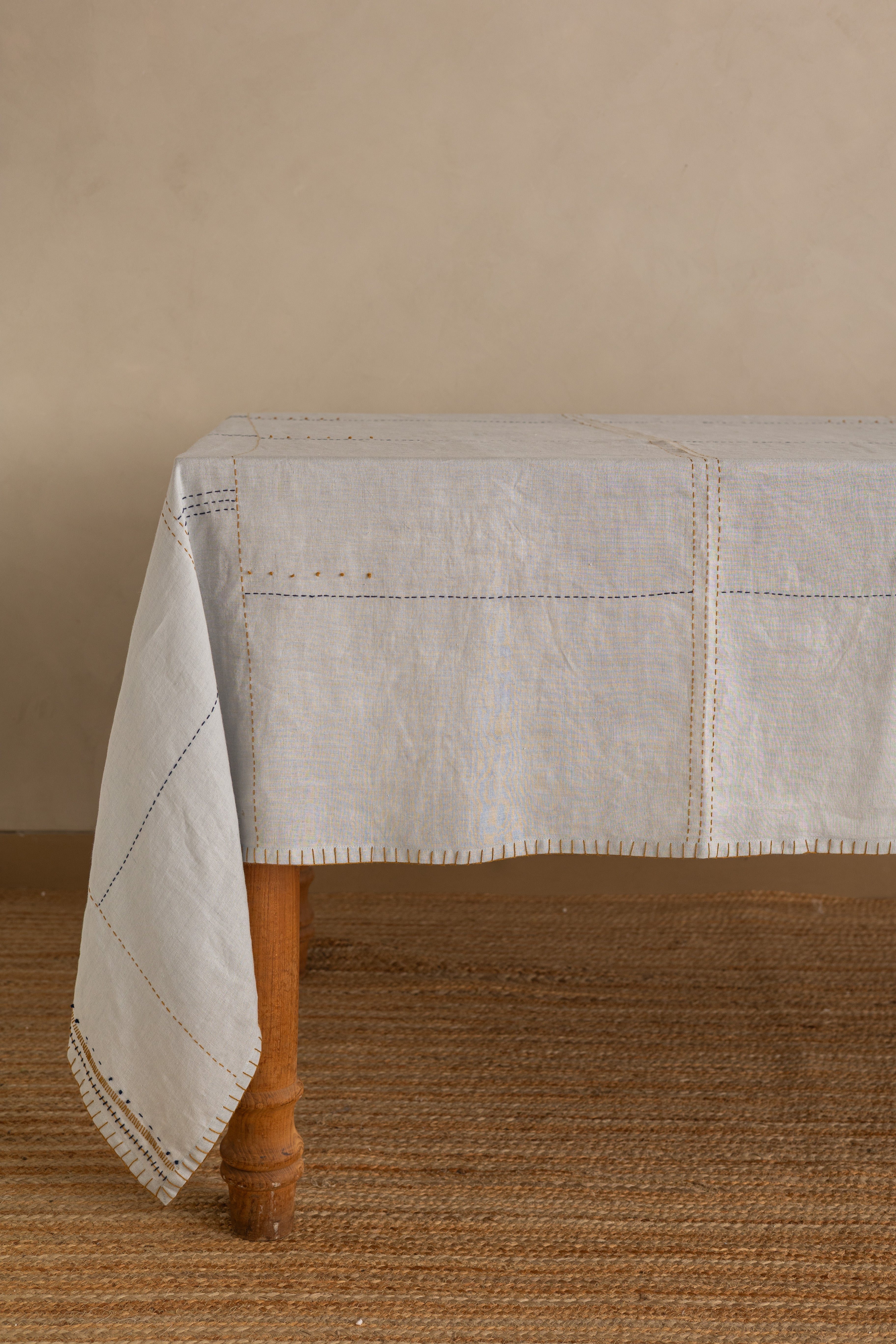 Linen Nestle Tablecloth