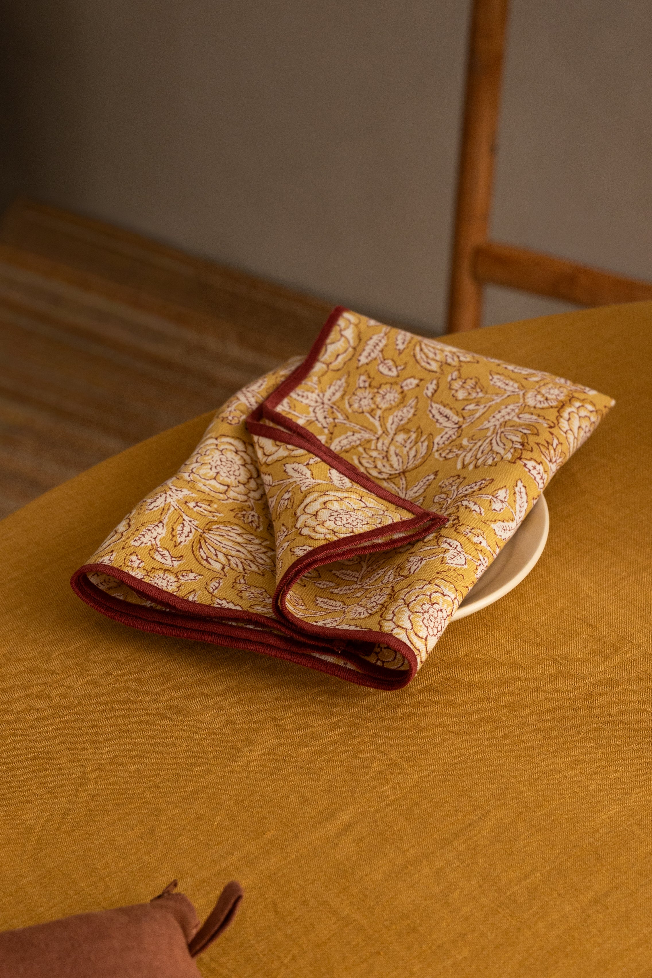 Linen Jacobean Napkin Set