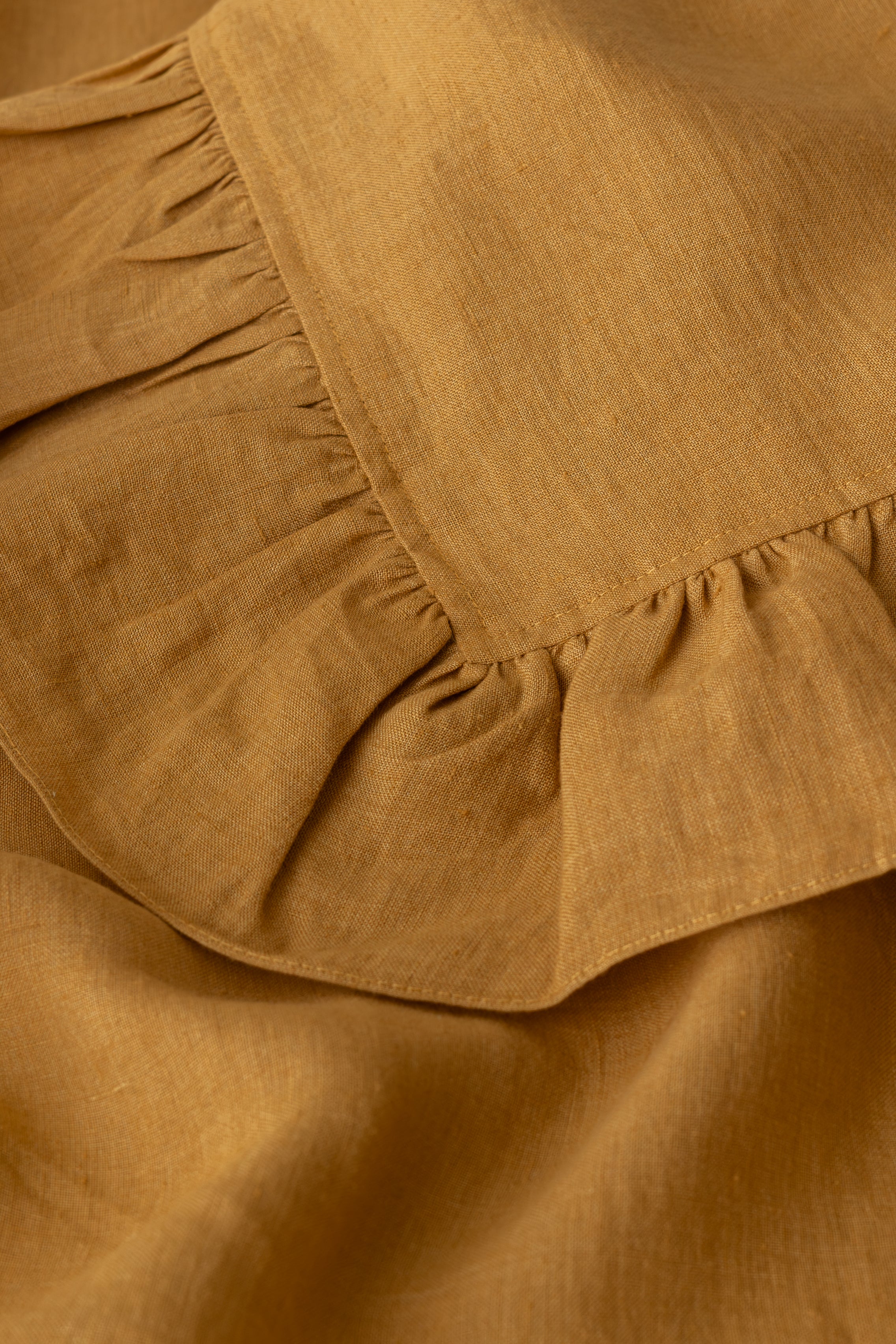 Linen Ruffle Medley Tablecloth