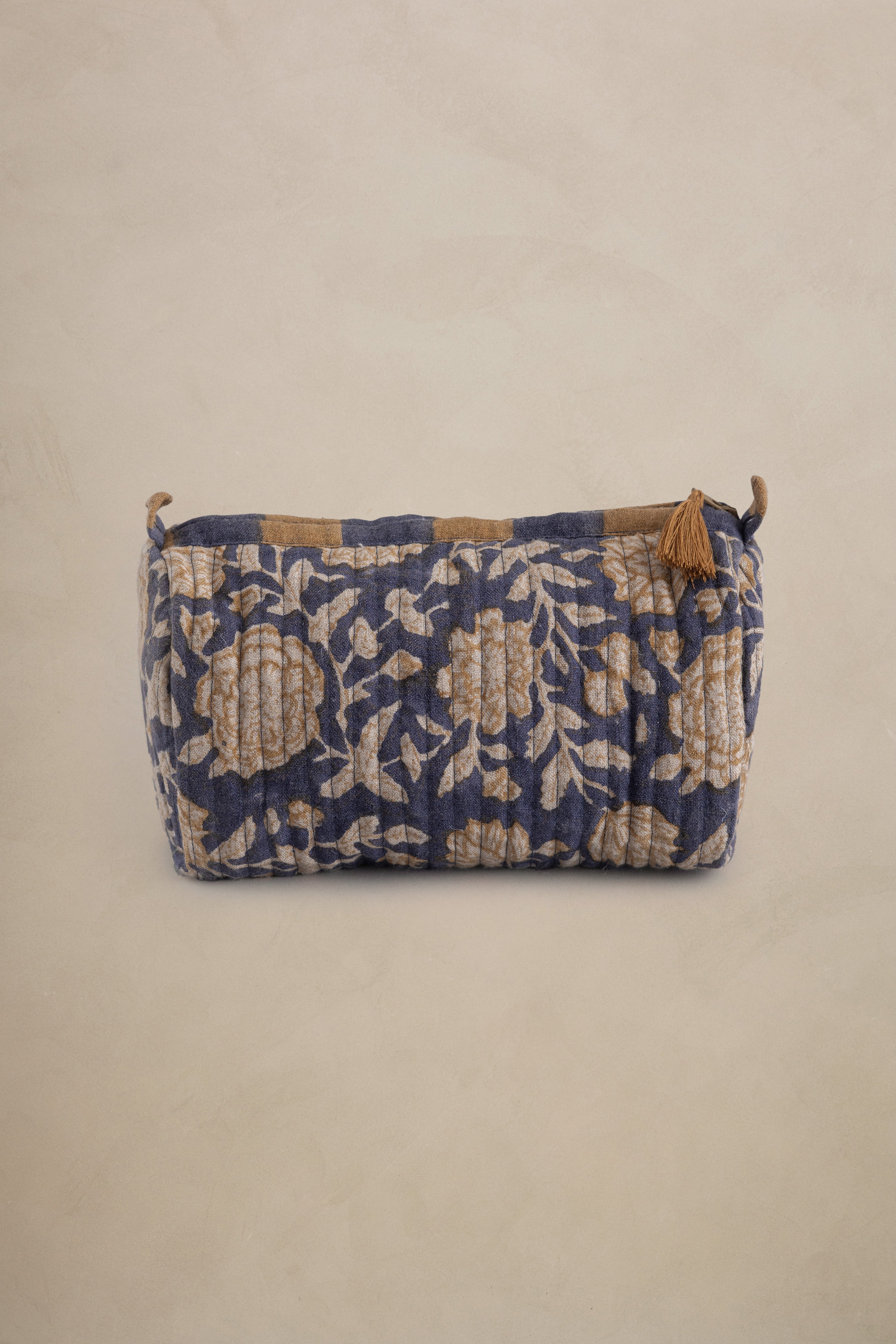 Linen Evadne Quilted Pouch