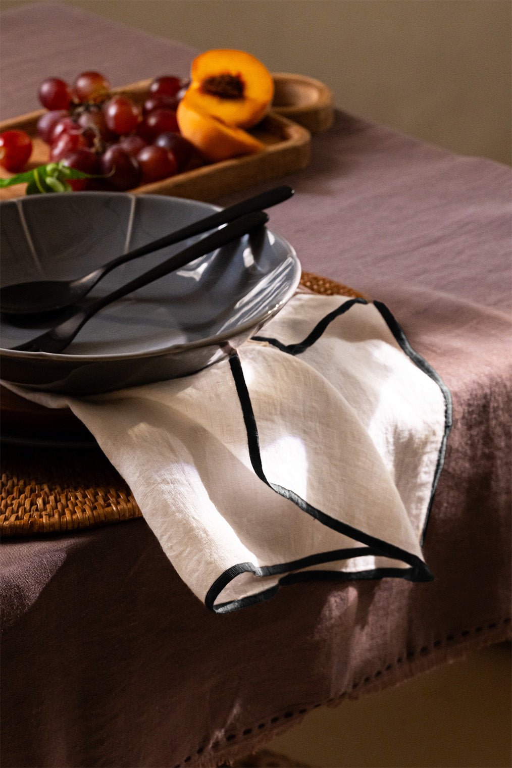 Linen Black Needled Napkin Set