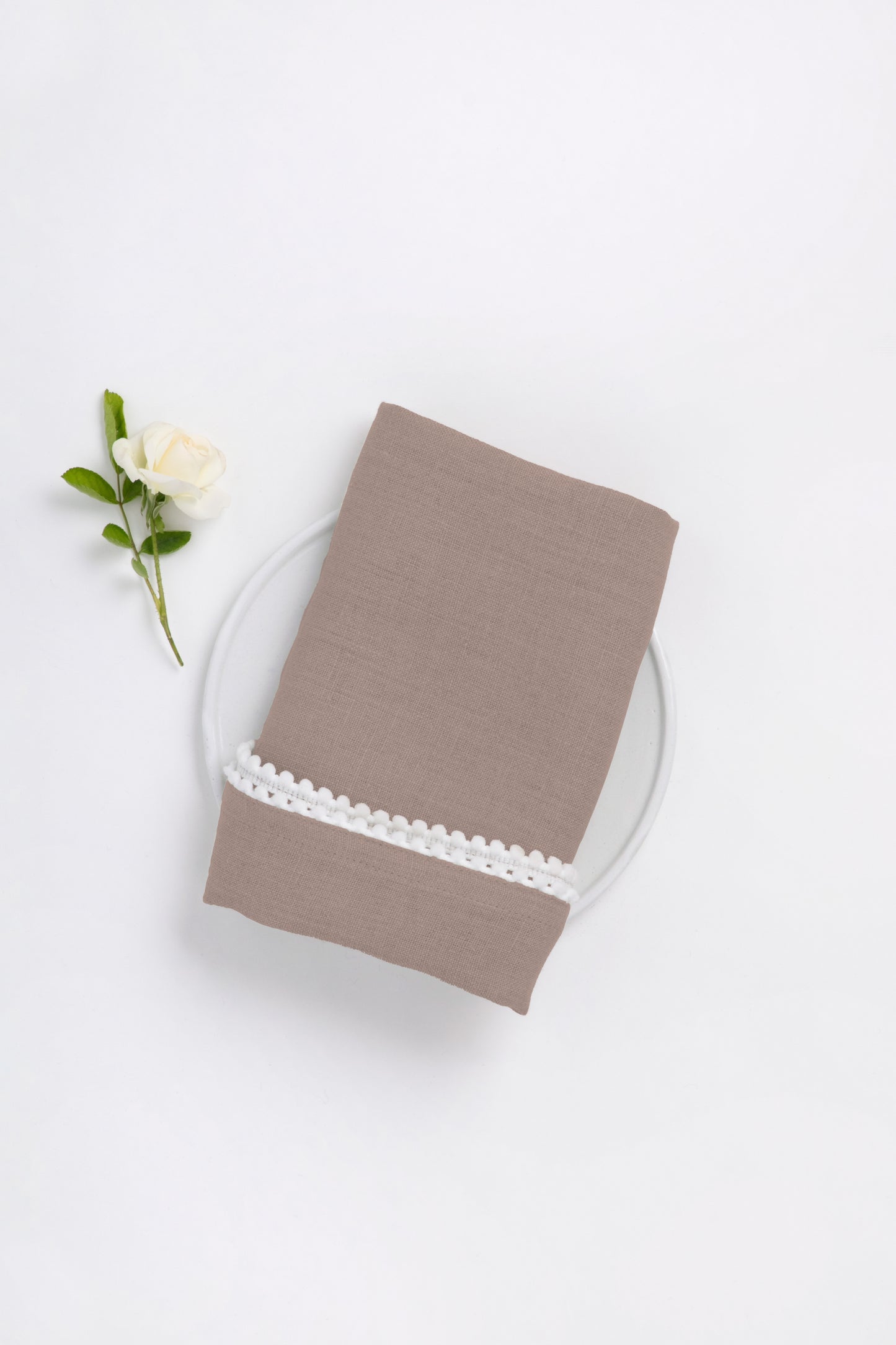 Linen Delight Lace Napkin Set